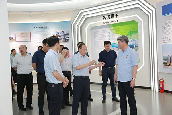 新鄉(xiāng)市政府市長魏建平到長城機(jī)械調(diào)研督導(dǎo)“萬人助萬企”活動開展情況