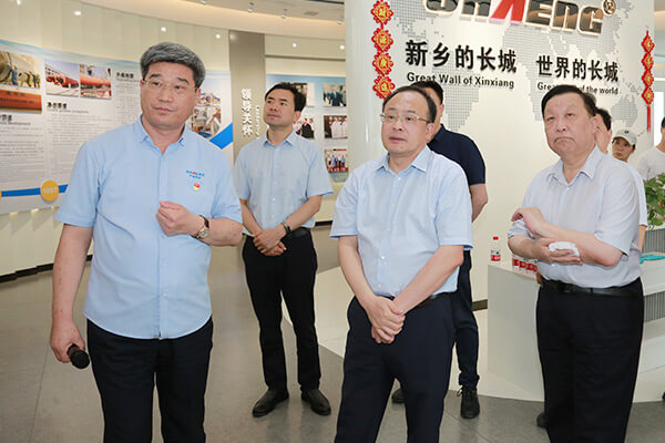 新鄉(xiāng)市政府市長魏建平到長城機(jī)械調(diào)研督導(dǎo)“萬人助萬企”活動開展情況