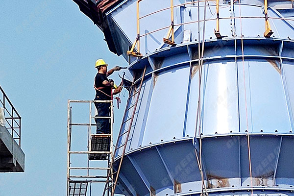 山東年產(chǎn)30萬(wàn)噸礦粉線(xiàn)項(xiàng)目安裝現(xiàn)場(chǎng)