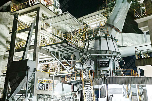 云南年產(chǎn)30萬(wàn)噸礦粉線(xiàn)項(xiàng)目安裝調(diào)試現(xiàn)場(chǎng)