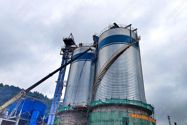 吉林年產(chǎn)30萬(wàn)噸礦粉線(xiàn)項(xiàng)目安裝調(diào)試現(xiàn)場(chǎng)